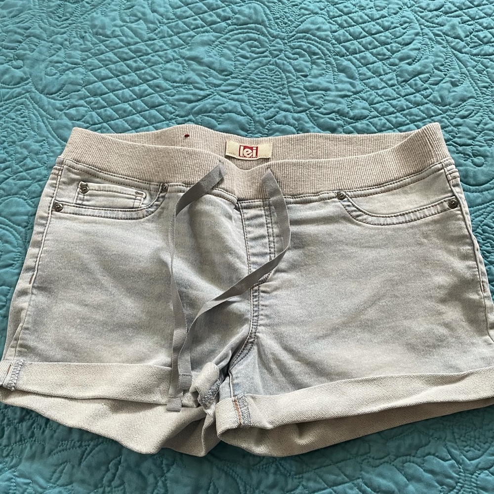 LEI jegging material shorts size large
